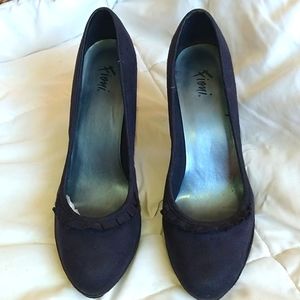 Fioni blue faux suede pumps